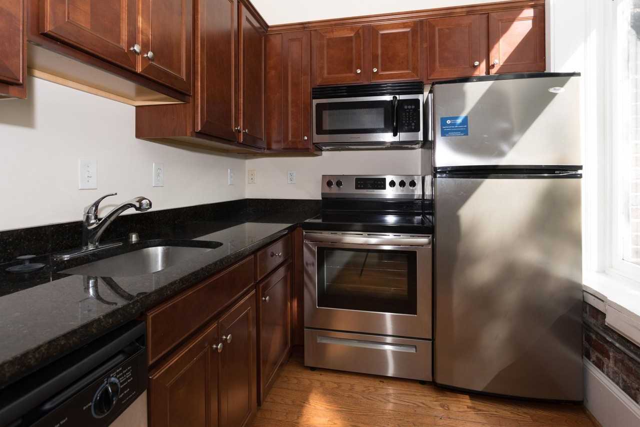 323 W Broad St - Photo 5 of 11