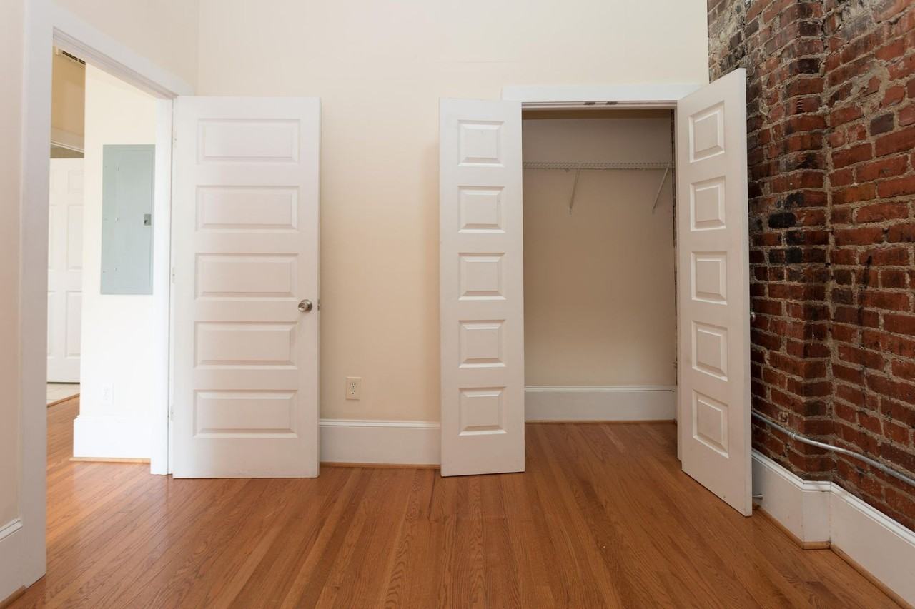 323 W Broad St - Photo 6 of 11