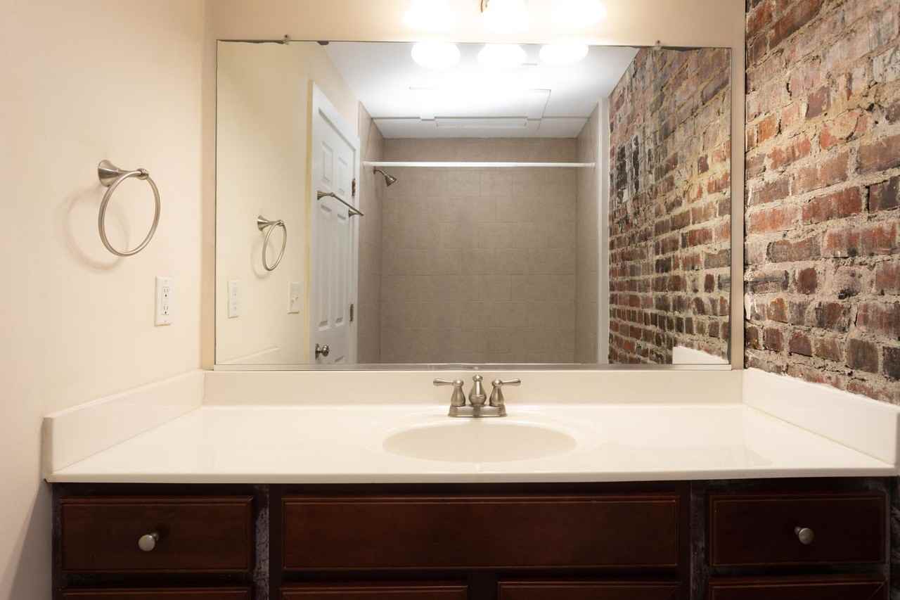 323 W Broad St - Photo 7 of 11