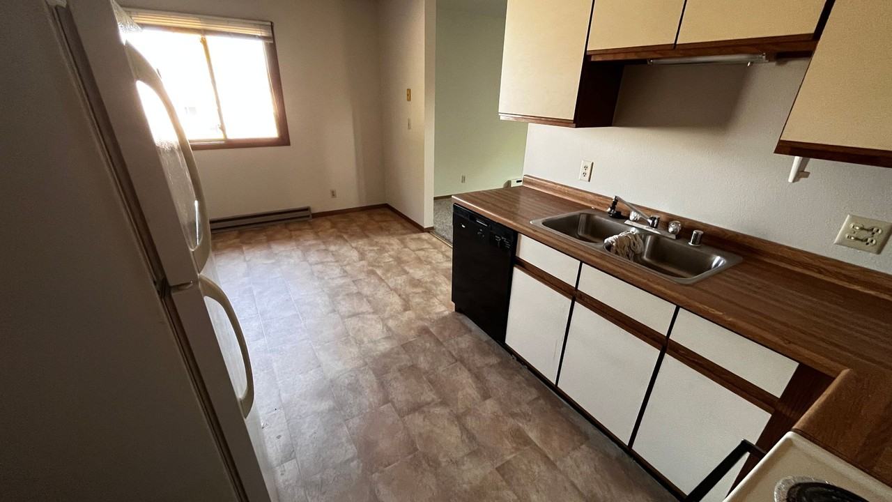 2311 Meadow - Photo 2 of 7
