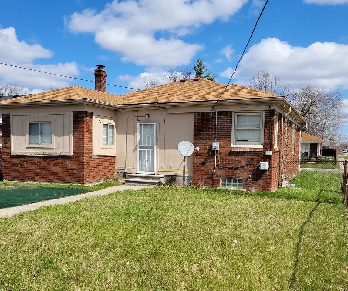 20401 Strathmoor St - Photo 2 of 2