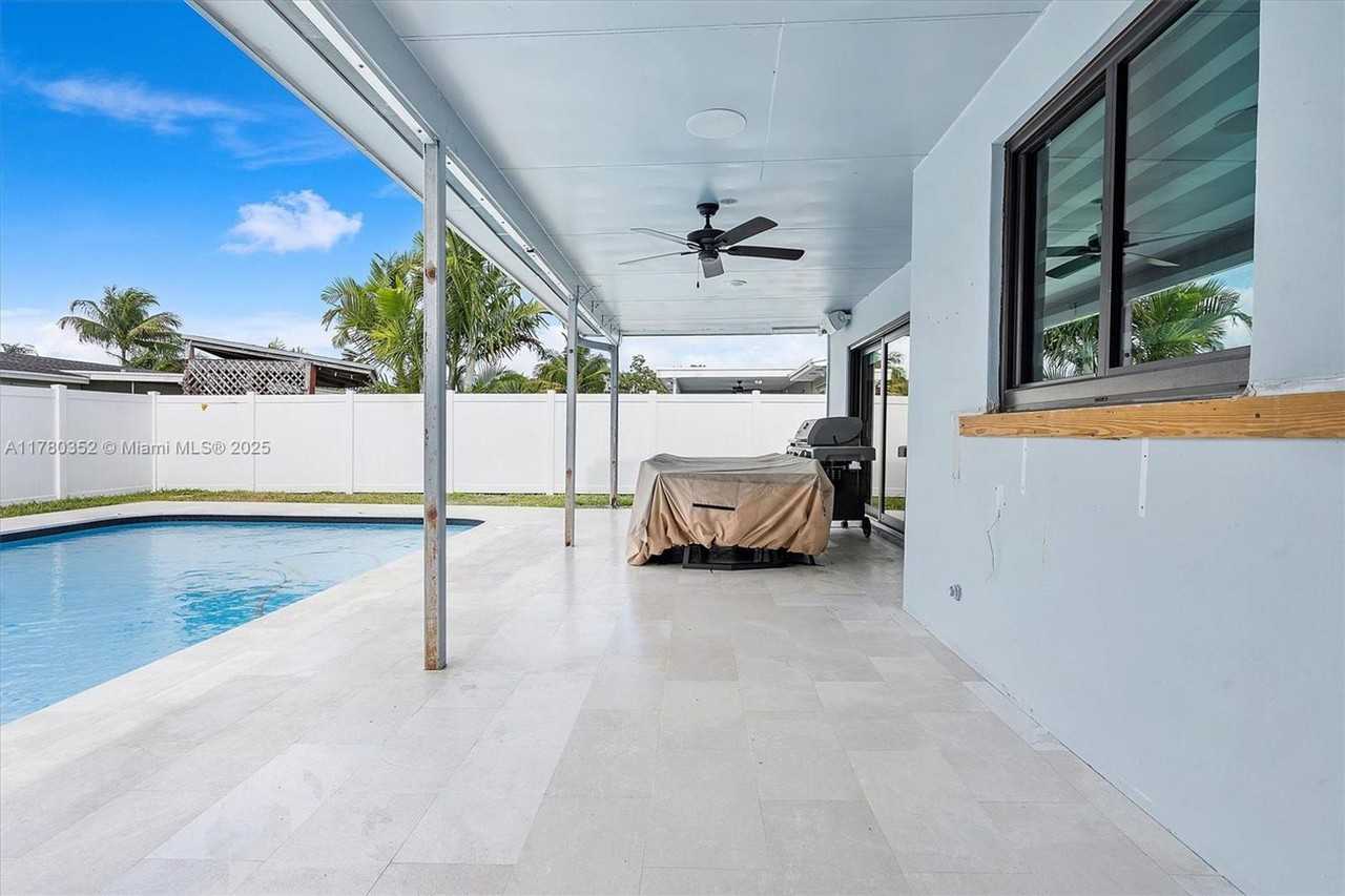 10950 Nw 16th Ct - Photo 2 of 37