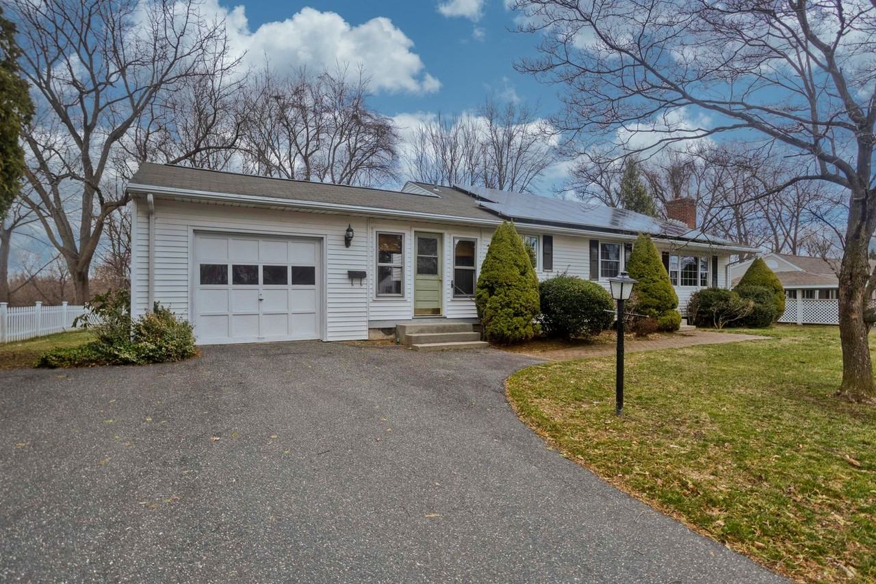 65 Meadow St - Photo 2 of 40