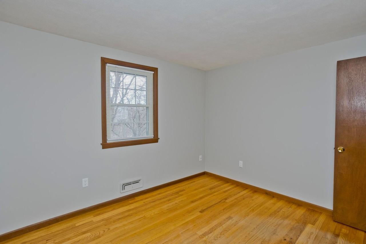 65 Meadow St - Photo 3 of 40