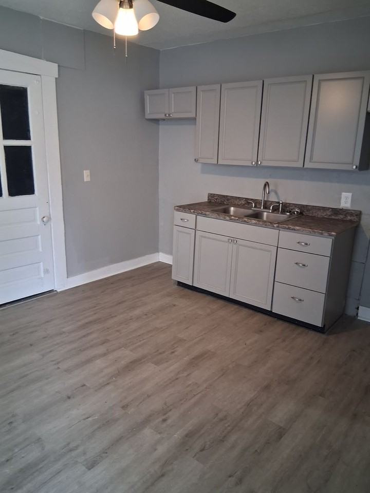 217 Fillmore St - Photo 6 of 14