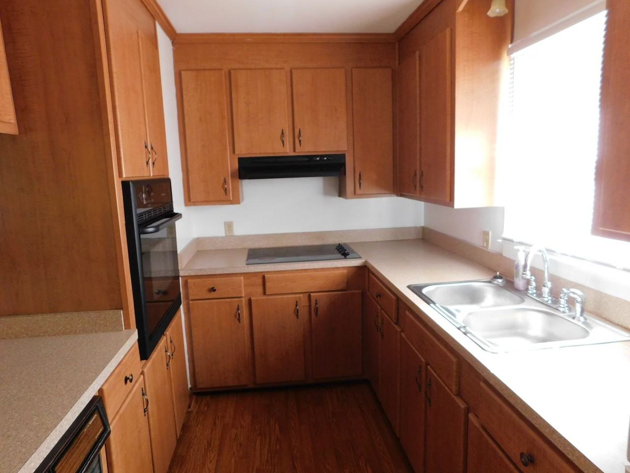 215 Crescent Dr - Photo 2 of 14