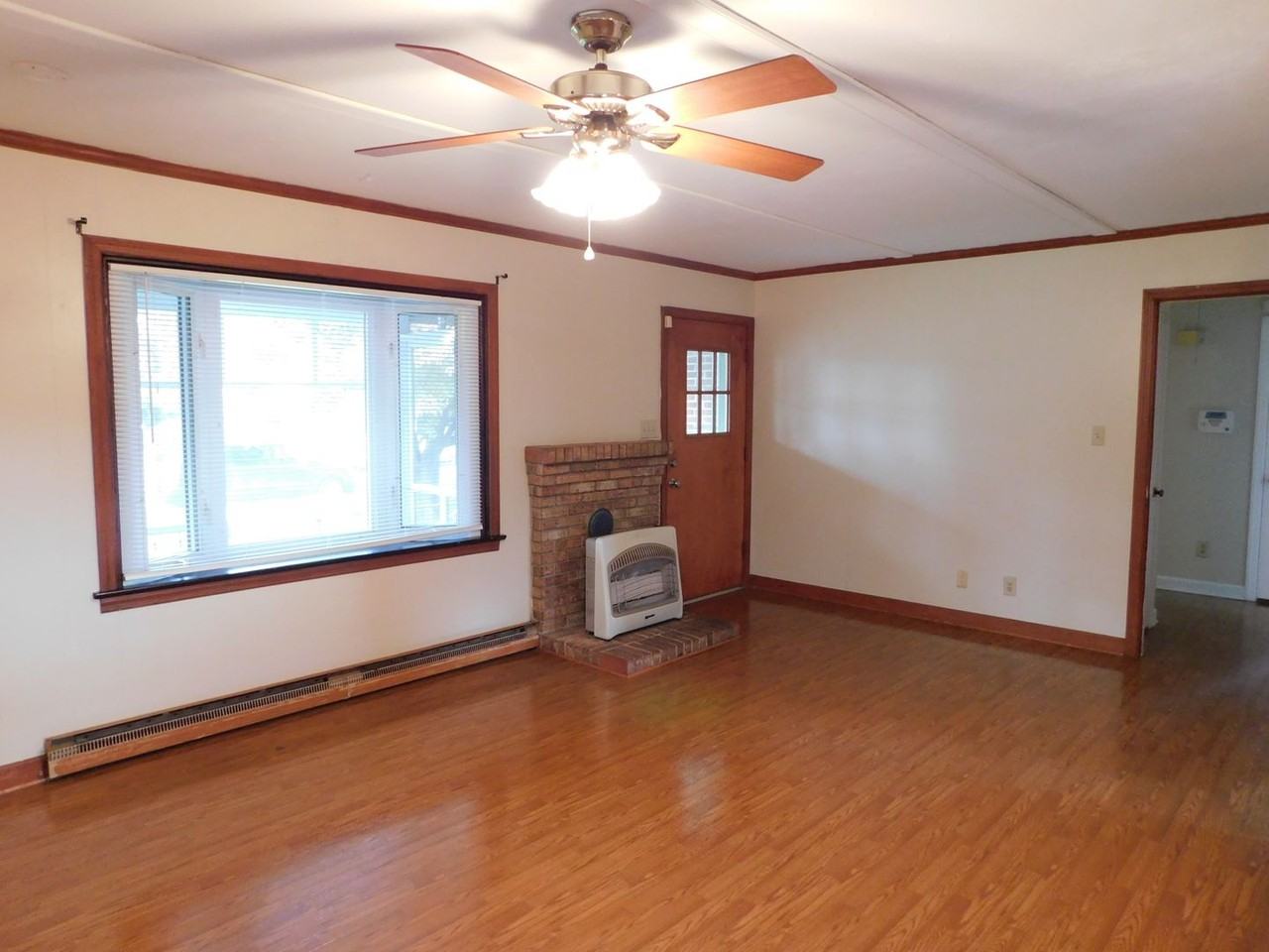 215 Crescent Dr - Photo 3 of 14