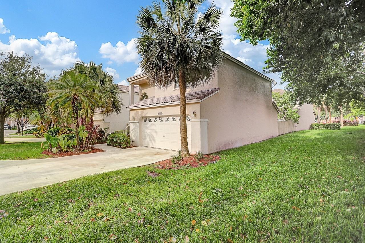 10932 Nw 12th Ct - Photo 7 of 40