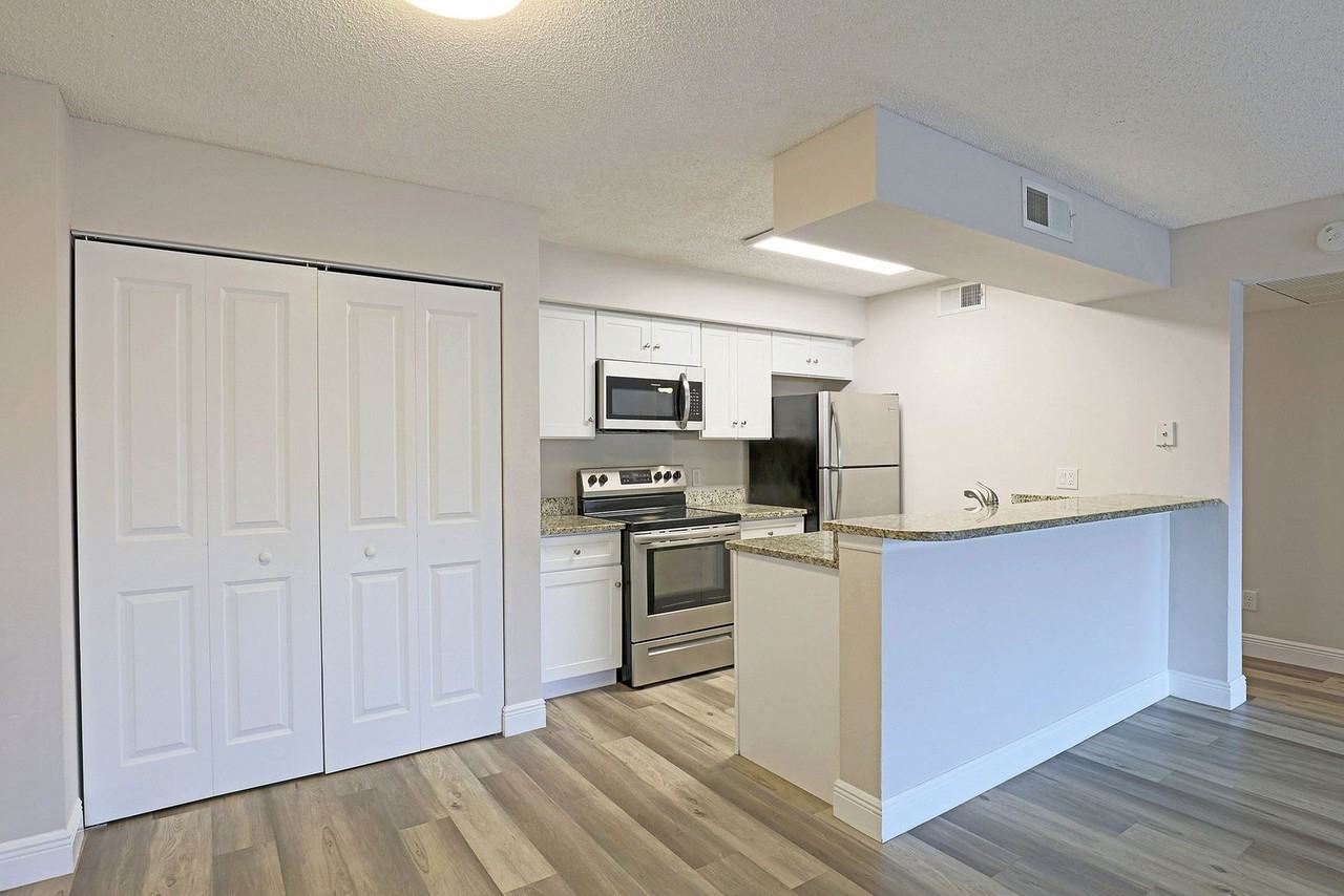 5329 Summerlin Rd - Photo 4 of 29