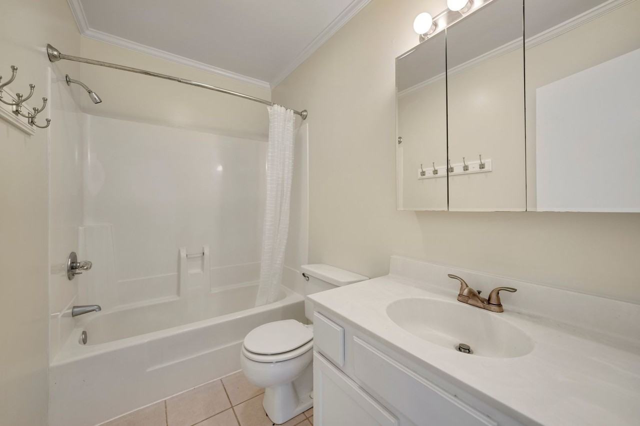 108 Friar Ln - Photo 3 of 13