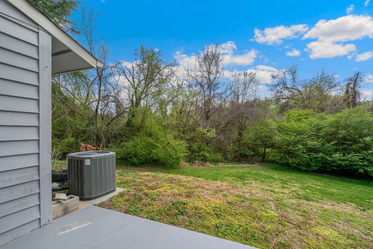 108 Friar Ln - Photo 6 of 13