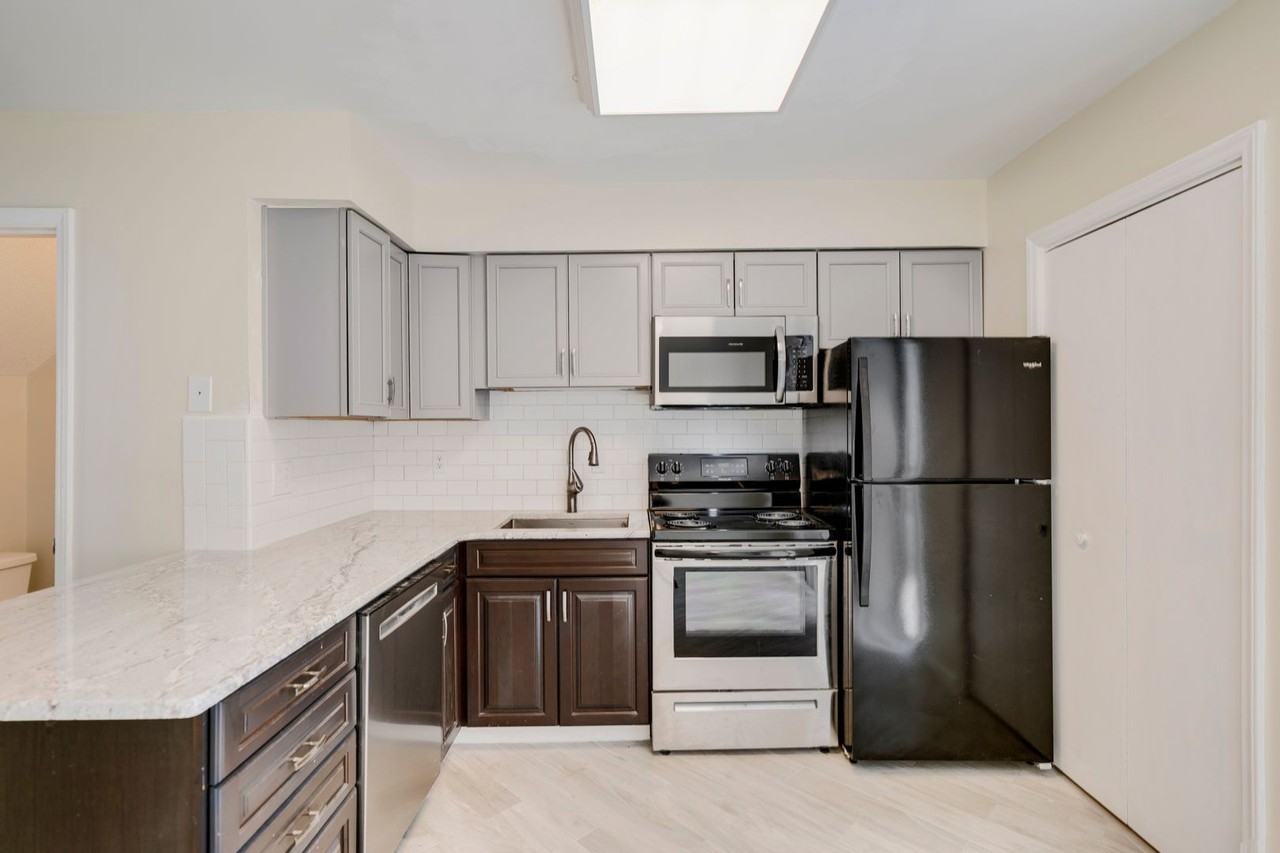 108 Friar Ln - Photo 2 of 13