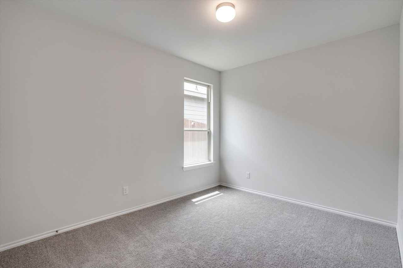 2330 Aspen Hill Dr - Photo 3 of 24