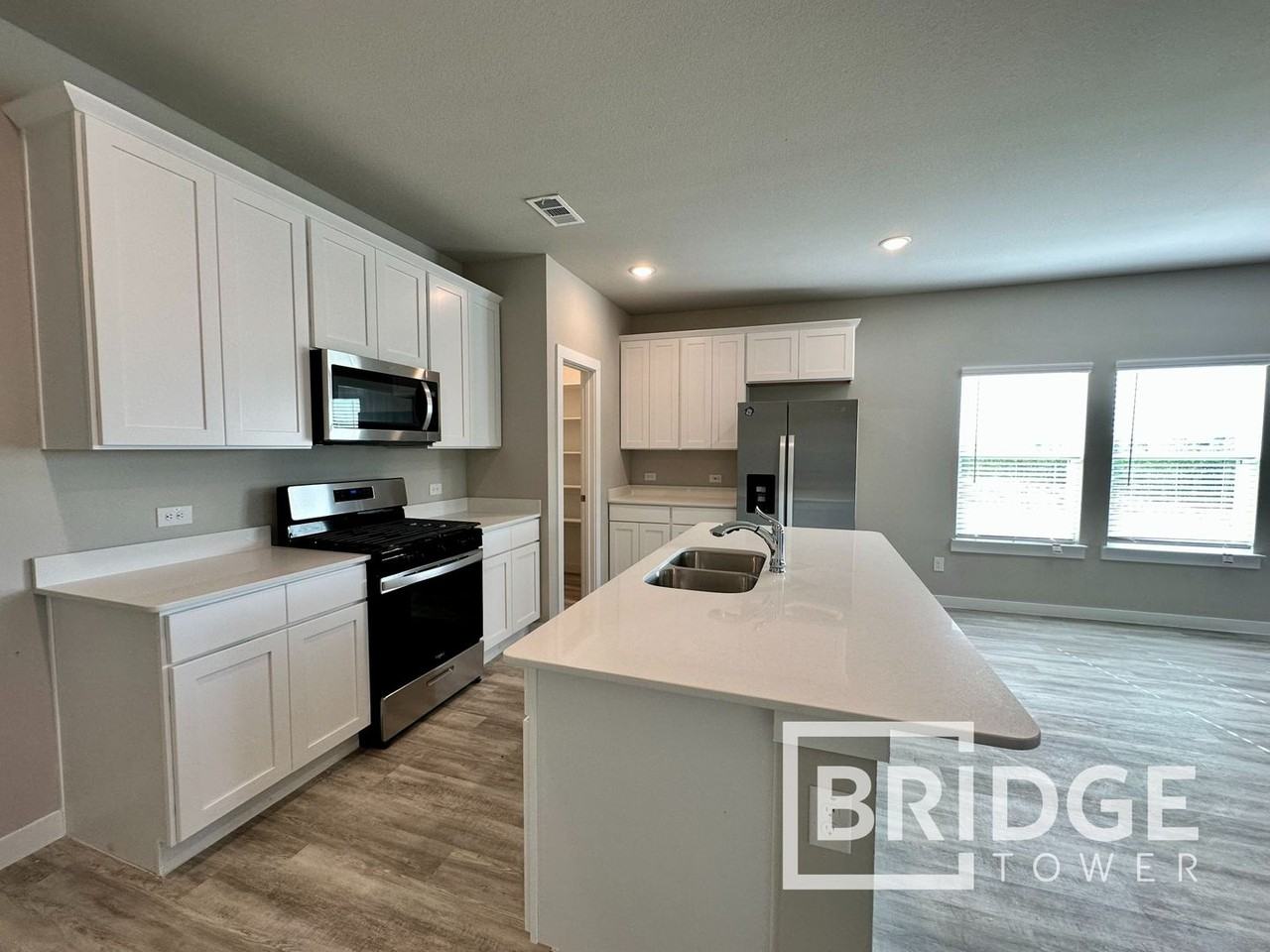 4712 Deadwood Dr - Photo 3 of 25