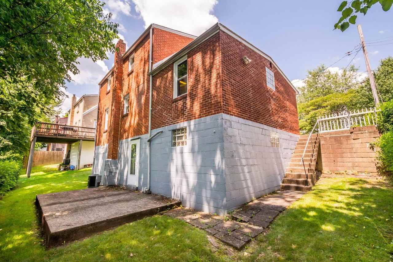 1811 Bluff St - Photo 2 of 27