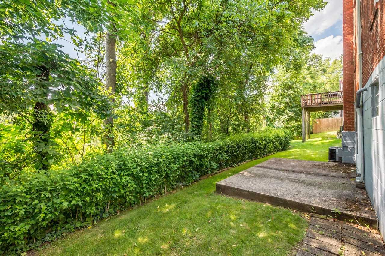 1811 Bluff St - Photo 3 of 27