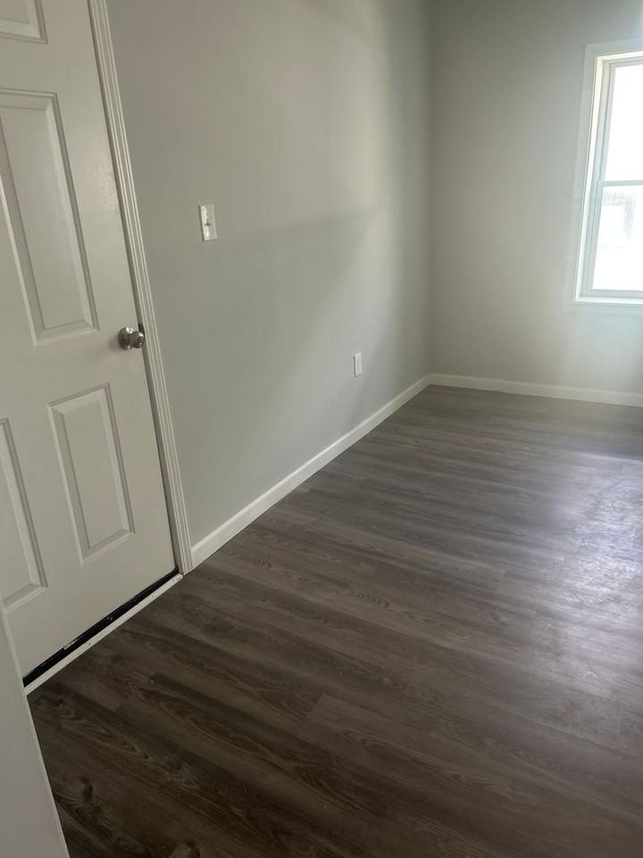 17568-70 17568-70 Lakeshore - 9 #9 - Photo 4 of 13