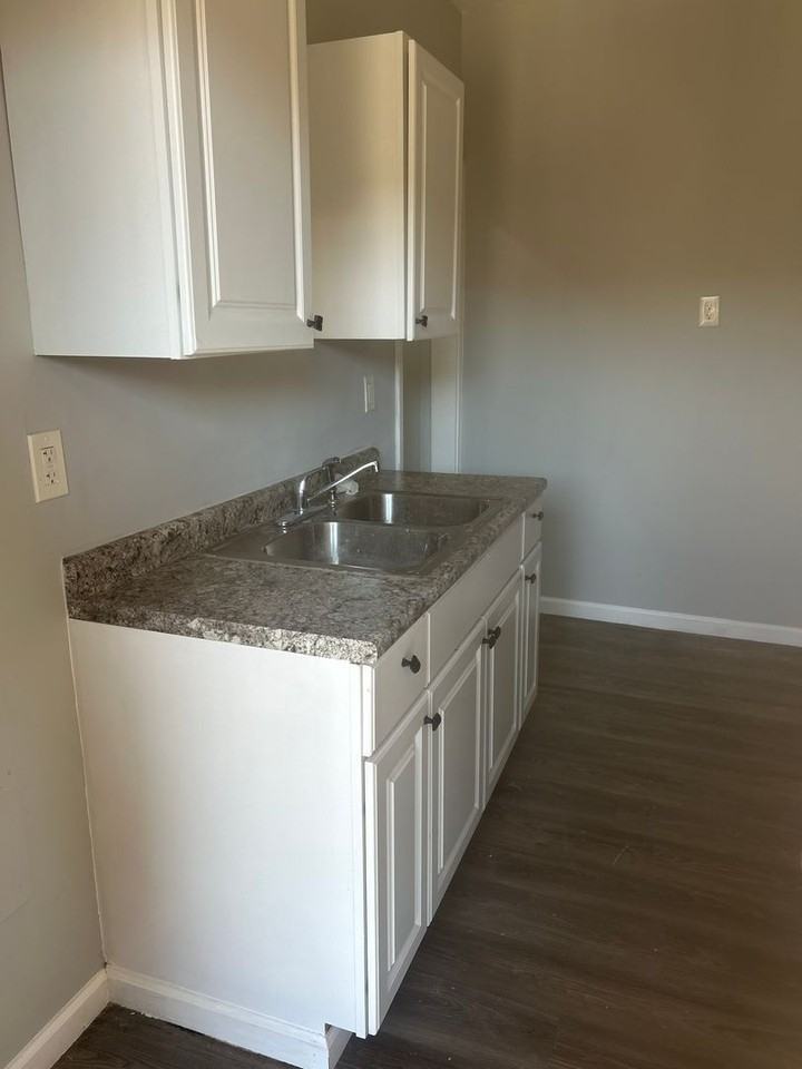 17568-70 17568-70 Lakeshore - 9 #9 - Photo 5 of 13