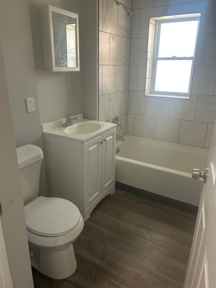 17568-70 17568-70 Lakeshore - 9 #9 - Photo 7 of 13