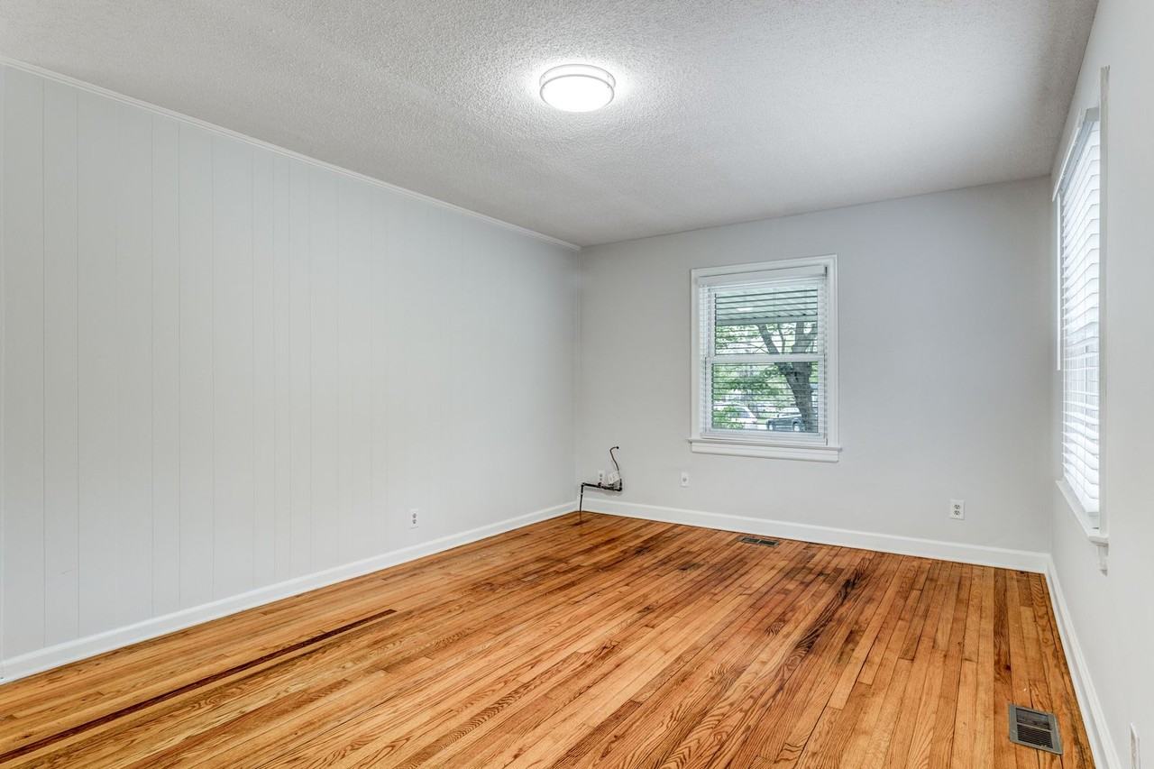 2735 Robin Hood Dr - Photo 3 of 35