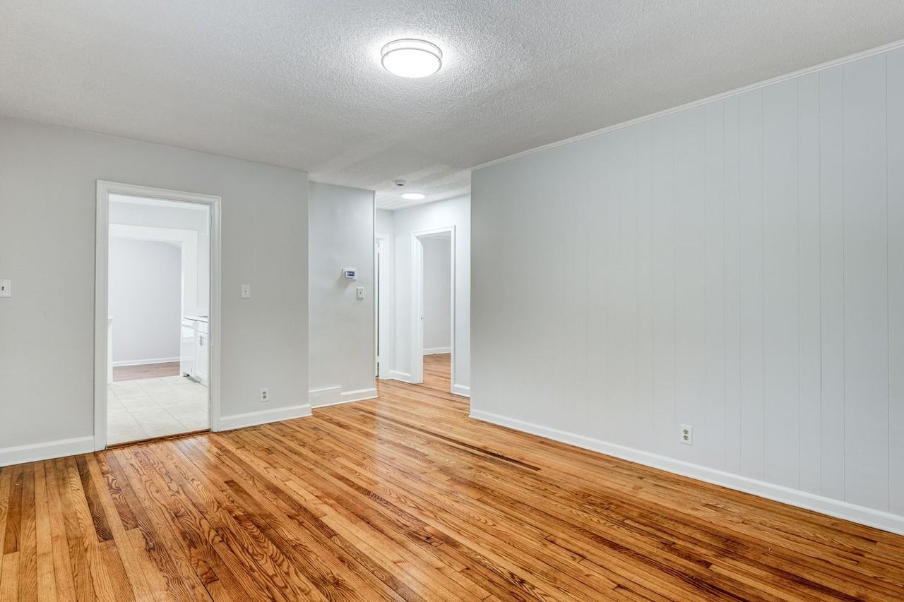 2735 Robin Hood Dr - Photo 4 of 35