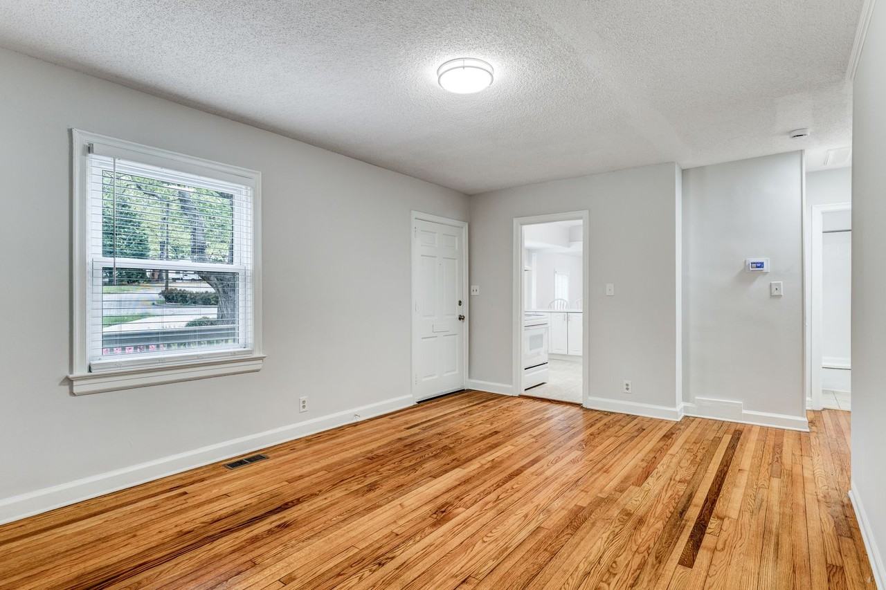 2735 Robin Hood Dr - Photo 5 of 35