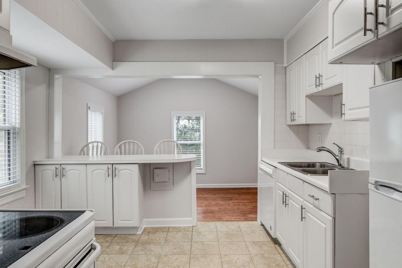 2735 Robin Hood Dr - Photo 6 of 35