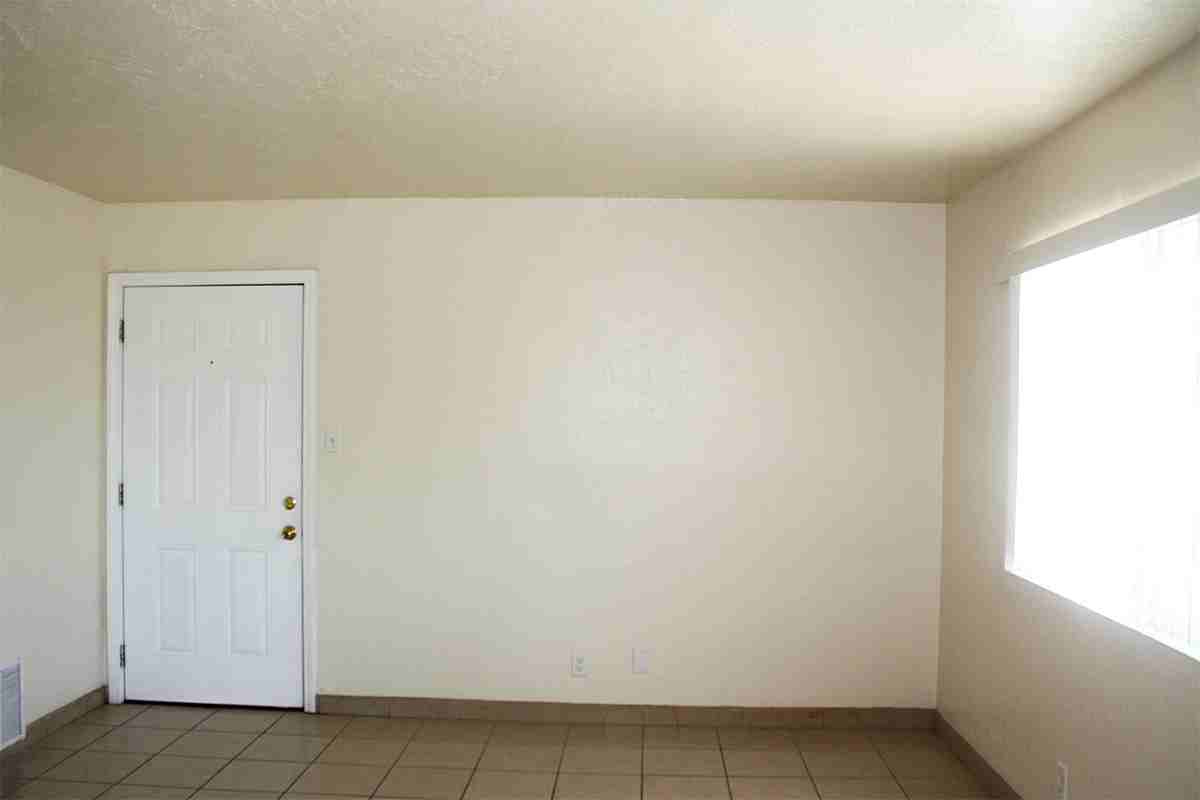 7901 Trumbull Ave. SE - Photo 4 of 8
