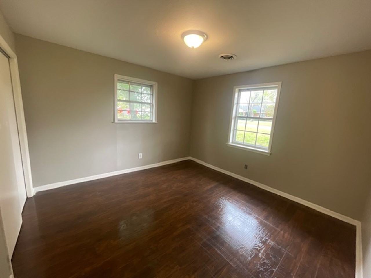 2409 Holmes St - Photo 4 of 13