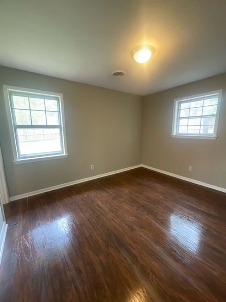 2409 Holmes St - Photo 6 of 13