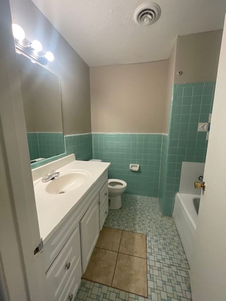 2409 Holmes St - Photo 7 of 13