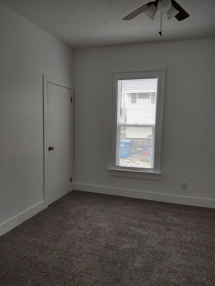 346 Mclaughlin Ave - Photo 3 of 19