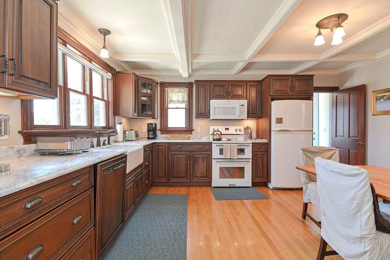 379 Washington St - Photo 6 of 30