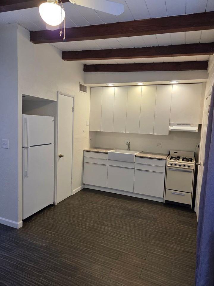 610 East Drachman Street - Photo 2 of 5