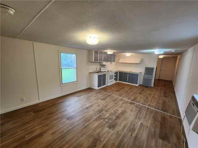 143 Rambling Rd - Photo 3 of 18