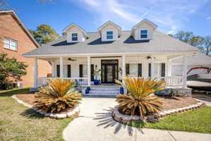 featured image of 4037 Dunsinane St