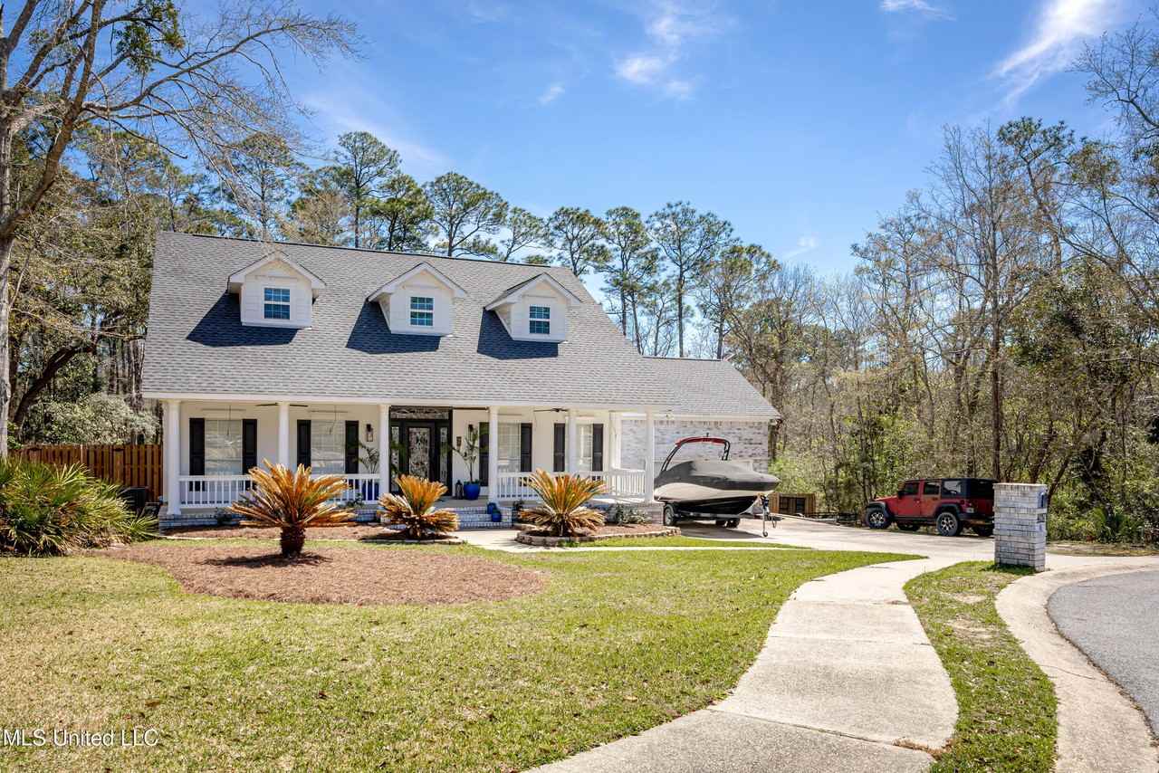 4037 Dunsinane St - Photo 2 of 50