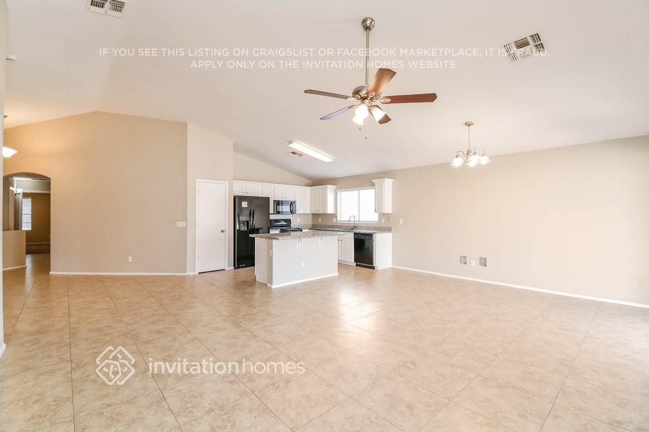 1274 E Vernoa St - Photo 4 of 18