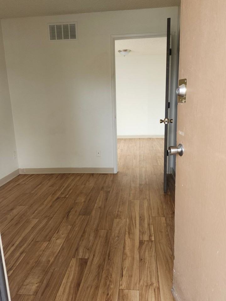 Jerrie Street Apartments - Photo 5 of 10