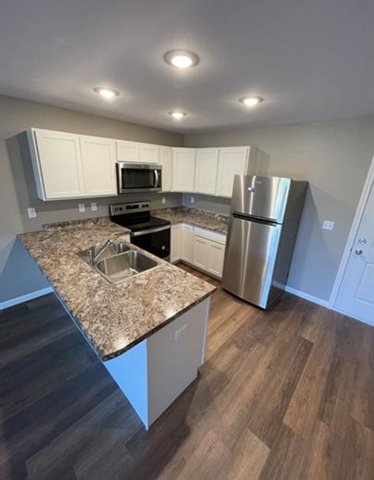 Edgeview Apartments - Photo 2 of 12