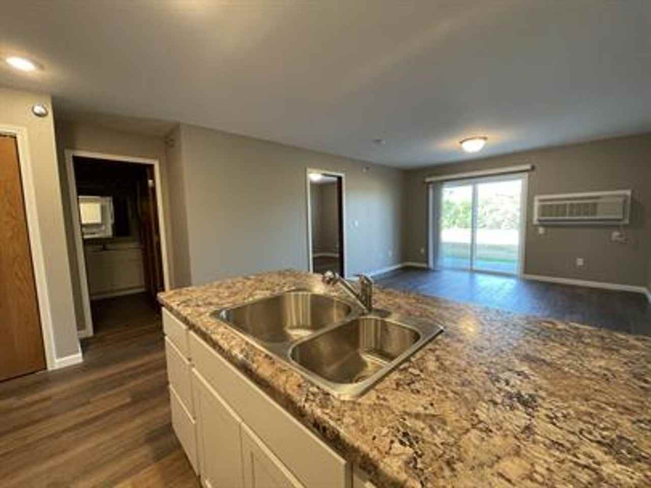 Edgeview Apartments - Photo 4 of 12