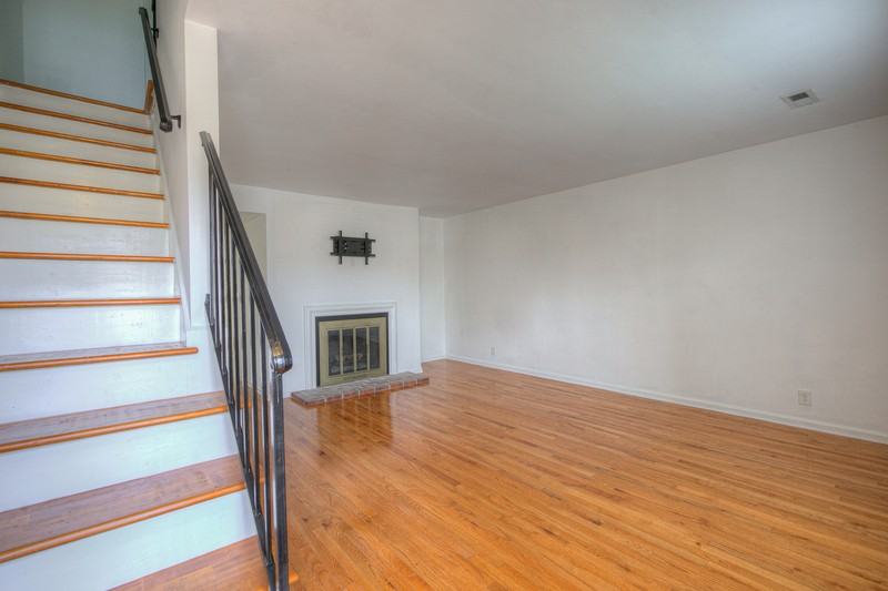 5748 Brentwood Trce - Photo 2 of 20
