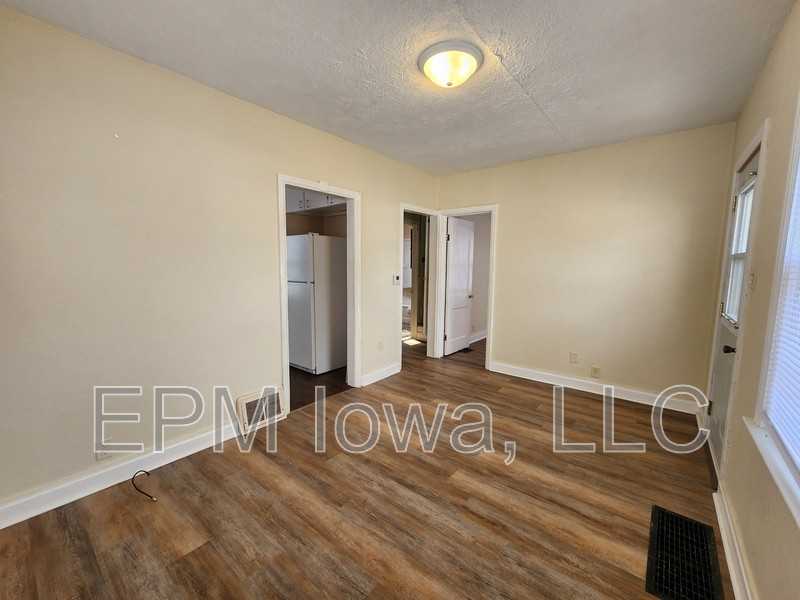 146 Sherman Ave - Photo 3 of 14