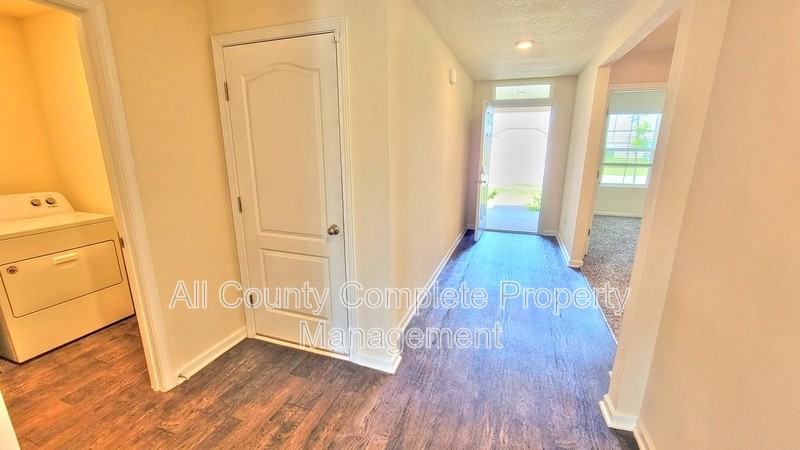 121 Aveiro Way - Photo 4 of 28