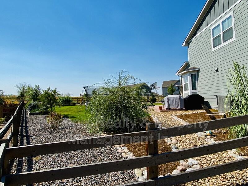 963 Laramie Ln - Photo 6 of 29