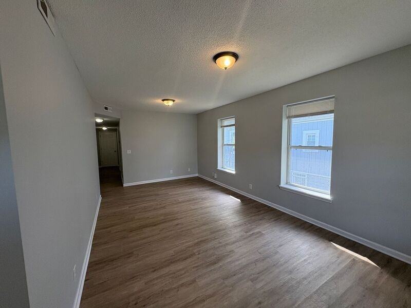 2117 N 3rd St - Photo 2 of 33