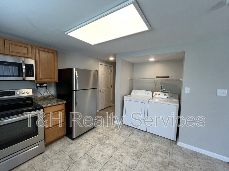 611 N Waldemere Ave - Photo 6 of 20