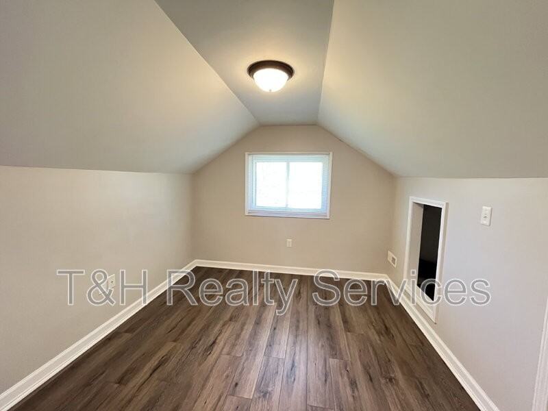 611 N Waldemere Ave - Photo 7 of 20