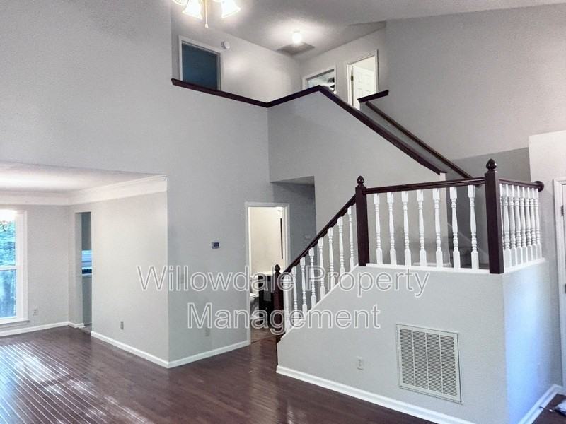 211 Gettysburg Dr - Photo 4 of 37