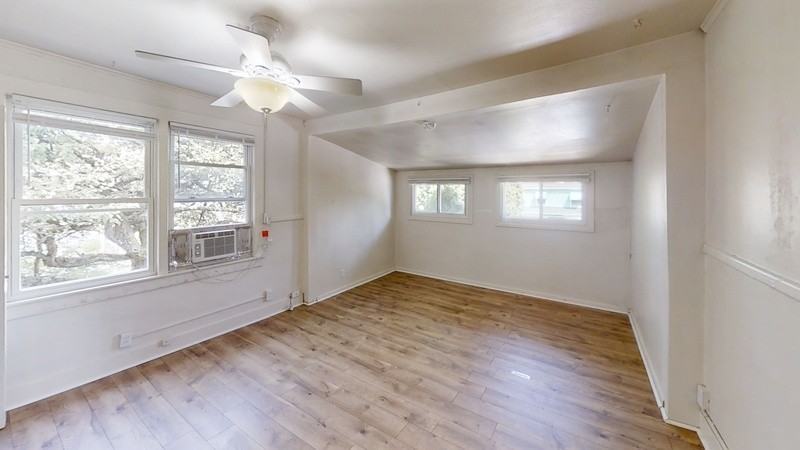 902 Woodlawn Ave - Photo 2 of 10